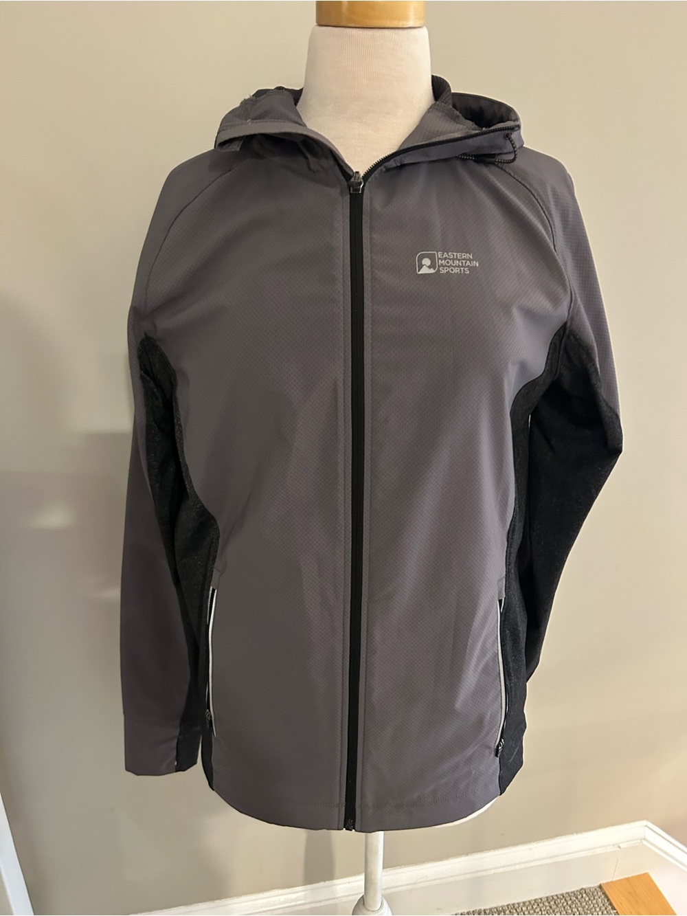 Eastern Mountain Sports Men's Gray and Black Hooded Performance Jacket